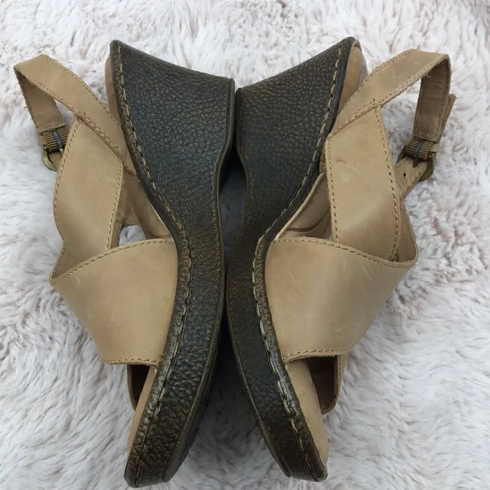 Born tan cross strap leather sandal size 8